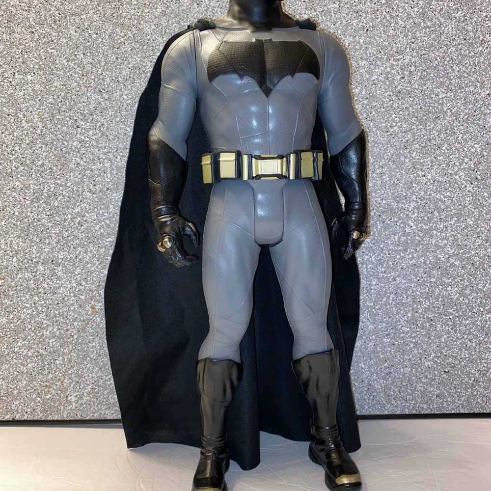 Batman Action Figure - Picture 6 of 10